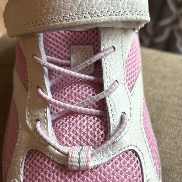 VICTORY easy on/off Athletic shoe WHITE LEATHER/pink by Dr Comfort size 8.5 XW - Picture 9 of 10